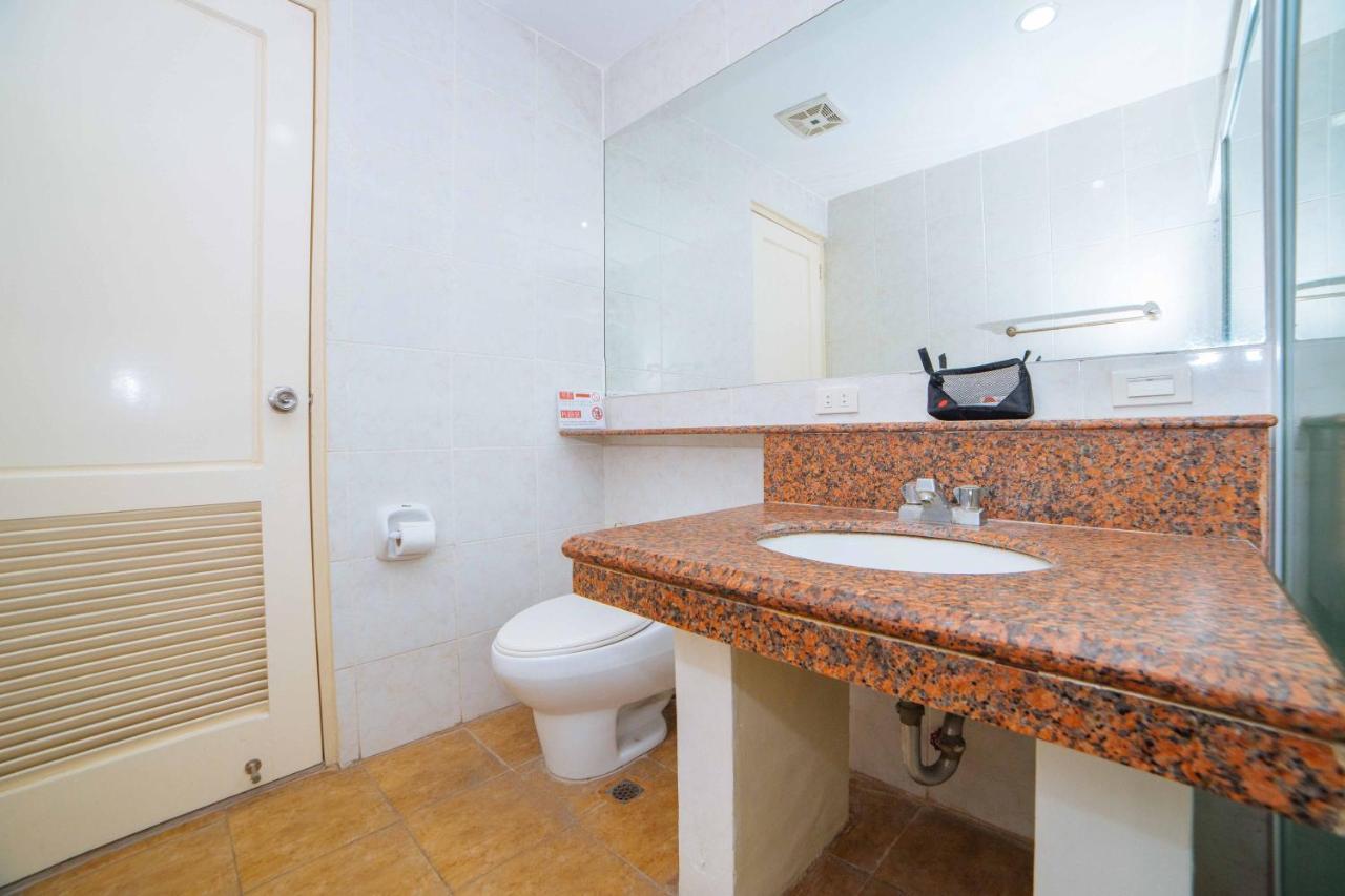 Reddoorz Premium @ Korea Town Angeles City Εξωτερικό φωτογραφία